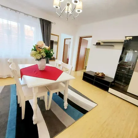Casa Dusa - Apartament Romina Апартаменти Брашов